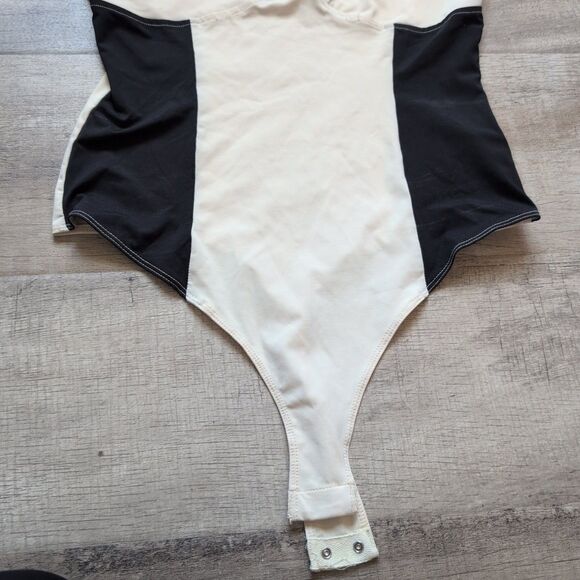 Le Lis Collection Women's Beige Black Stretch Sleeveless One Piece Bodysuit M - Picture 4 of 7